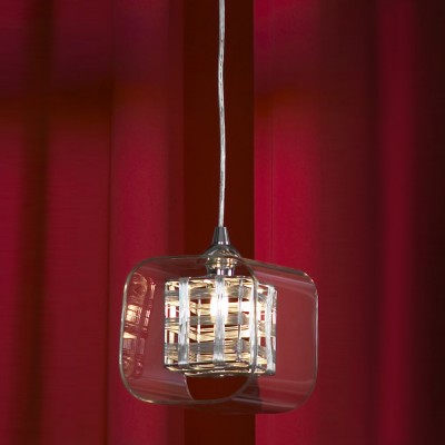 Светильник Lussole Lsc-8006-01 Светильник Lussole Lsc-8006-01Одиночные<br>Подвесной светильник Lussole Lsc-8006-01 станет прекрасным дополнением к световому оформлению современного интерьера. «Строгие» геометрические линии, отсутствие декоративных элементов, использование металла и стекла создают великолепный образ, который сделает комнату стильной, эффектной и запоминающейся. Светлые оттенки конструкции легко впишутся в любую цветовую гамму. Площадь освещения составляет 2 кв.м., поэтому лучше всего использовать светильник в качестве подсветки небольшой зоны, например, журнального столика, кресла и т.п.<br><br>S освещ. до, м2: 2<br>Тип лампы: галогенная / LED-светодиодная<br>Тип цоколя: G9<br>Количество ламп: 1<br>MAX мощность ламп, Вт: 40<br>Диаметр, мм мм: 120мм<br>Высота, мм: 110мм<br>Оттенок (цвет): Бесцветный<br>Цвет арматуры: серебристый