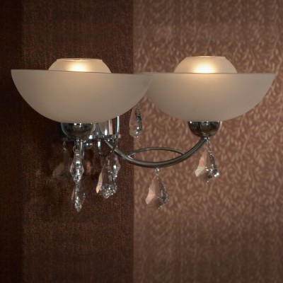 Светильник Lussole lsf-1501-02 Светильник Lussole lsf-1501-02Хрустальные<br>В интернет-магазине «Светодом» представлен широкий выбор настенных бра по привлекательной цене. Это качественные товары от популярных мировых производителей. Благодаря большому ассортименту Вы обязательно подберете под свой интерьер наиболее подходящий вариант. Оригинальное настенное бра Lussole LSF-1501-02 можно использовать для освещения не только гостиной, но и прихожей или спальни. Модель выполнена из современных материалов, поэтому прослужит на протяжении долгого времени. Обратите внимание на технические характеристики, чтобы сделать правильный выбор. Чтобы купить настенное бра Lussole LSF-1501-02 в нашем интернет-магазине, воспользуйтесь «Корзиной» или позвоните менеджерам компании «Светодом» по указанным на сайте номерам. Мы доставляем заказы по Москве, Екатеринбургу и другим российским городам.<br><br>S освещ. до, м2: 6<br>Тип лампы: накаливания / энергосбережения / LED-светодиодная<br>Тип цоколя: E14<br>Количество ламп: 2<br>Ширина, мм: 220<br>MAX мощность ламп, Вт: 40<br>Длина, мм: 420<br>Высота, мм: 210<br>Цвет арматуры: серебристый