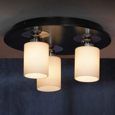 Люстра Lussole lsf-6107-03 Люстра Lussole lsf-6107-03Потолочные<br>Потолочная люстра Lussole lsf-6107-03 имеет деликатный, но очень модный стиль! Перед Вами безупречный модерн, который покорил уже миллионы интерьеров. Деревянный каркас конструкции отвечает за экологичность и изысканность натуральных материалов. Матовые стеклянные плафоны привносят утончённость и мягкость линий. А металлические вставки и крепления символизируют силу и мощь изделия. Таким образом складывается единый гармоничный силуэт в формате модерн. Потолочная люстра Lussole lsf-6107-03 имеет компактные размеры, что очень выгодно для современных интерьеров, в частности небольших квартир. Однако компактность никак не умоляет мощности источников яркого и насыщенного света. Поэтому смело приобретайте потолочную люстру Lussole lsf-6107-03 для модного и качественного освещения!<br><br>Установка на натяжной потолок: Ограничено<br>S освещ. до, м2: 8<br>Крепление: Планка<br>Тип лампы: накаливания / энергосбережения / LED-светодиодная<br>Тип цоколя: E14<br>Количество ламп: 3<br>MAX мощность ламп, Вт: 40<br>Диаметр, мм мм: 360<br>Высота, мм: 170<br>Цвет арматуры: серебристый