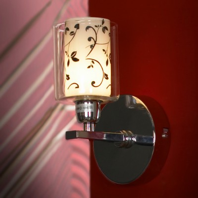 Светильник Lussole lsj-0301-01 Светильник Lussole lsj-0301-01Современные<br>Настенный светильник Lussole lsj-0301-01 станет идеальным дополнением к световому оформлению интерьера в стиле «модерн»! Внутри прозрачного стеклянного плафона расположен матовый белый плафон с нанесенным на него «растительным» черным рисунком, что создает объемный, и в то же время «легкий» образ, который прекрасно впишется даже в небольшую по размерам комнату. Светильник отлично подойдет в качестве подсветки по направлению «снизу вверх», особенно выигрышно это смотрится при световом акценте картин, стеклянных полок, растений и т.п. Рекомендуем Вам использовать бра в комплекте из нескольких экземпляров и люстрой из этой же серии, тогда интерьер будет выглядеть «законченным» и совершенным, как будто над ним поработал профессиональный дизайнер.<br><br>S освещ. до, м2: 3<br>Тип лампы: галогенная / LED-светодиодная<br>Тип цоколя: G9<br>Количество ламп: 1<br>Ширина, мм: 110<br>MAX мощность ламп, Вт: 40<br>Длина, мм: 120<br>Высота, мм: 200<br>Цвет арматуры: серебристый