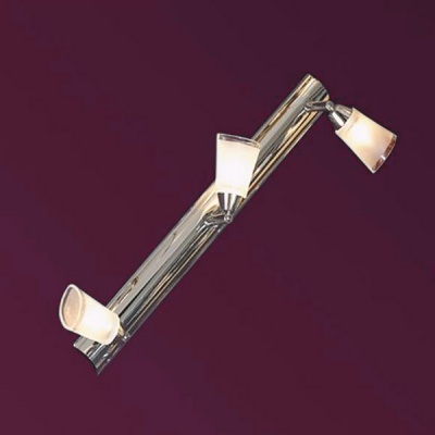 Светильник Lussole LSL-5091-03 Rasen хром Светильник Lussole LSL-5091-03 Rasen хромТройные<br>Поворотный светильник Lussole LSL-5091-03 Rasen станет желанным приобретением для любителей стиля «хай-тек»! «Строгие» линии, «металлические» оттенки и отсутствие декоративных элементов идеально соответствуют этому дизайнерскому направлению оформления интерьеров. Благодаря поворотному механизму, Вы легко можете изменять направление лучей света, создавая дополнительную подсветку или, наоборот, «затеняя» определенные области комнаты. Универсальность конструкции позволяет использовать светильник как на потолке, так и в качестве настенного источника света. А светлые оттенки прекрасно «впишутся» в любую цветовую гамму помещения.<br><br>S освещ. до, м2: 8<br>Тип лампы: галогенная / LED-светодиодная<br>Тип цоколя: G9<br>Количество ламп: 3<br>Ширина, мм: 60<br>MAX мощность ламп, Вт: 40<br>Расстояние от стены, мм: 90<br>Высота, мм: 500<br>Оттенок (цвет): белый<br>Цвет арматуры: серебристый