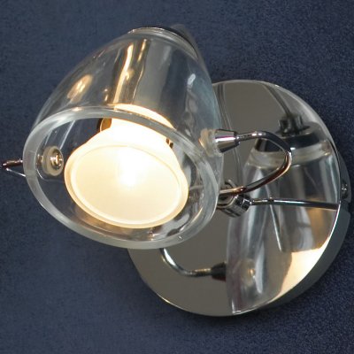 Светильник Lussole LSL-6901-01 Светильник Lussole LSL-6901-01Одиночные<br>Светильники-споты – это оригинальные изделия с современным дизайном. Они позволяют не ограничивать свою фантазию при выборе освещения для интерьера. Такие модели обеспечивают достаточно качественный свет. Благодаря компактным размерам Вы можете использовать несколько спотов для одного помещения. Интернет-магазин «Светодом» предлагает необычный светильник-спот Lussole LSL-6901-01 по привлекательной цене. Эта модель станет отличным дополнением к люстре, выполненной в том же стиле. Перед оформлением заказа изучите характеристики изделия. Купить светильник-спот Lussole LSL-6901-01 в нашем онлайн-магазине Вы можете либо с помощью формы на сайте, либо по указанным выше телефонам. Обратите внимание, что мы предлагаем доставку не только по Москве и Екатеринбургу, но и всем остальным российским городам.<br><br>S освещ. до, м2: 3<br>Тип товара: Светильник поворотный спот<br>Скидка, %: 27<br>Тип лампы: накал-я - энергосбер-я<br>Тип цоколя: Gu10<br>Количество ламп: 1<br>Ширина, мм: 90<br>MAX мощность ламп, Вт: 50<br>Расстояние от стены, мм: 140<br>Высота, мм: 130
