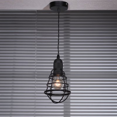 Светильник Loft LSP-9875 Светильник Loft LSP-9875Подвесные<br>Компания «Светодом» предлагает широкий ассортимент люстр от известных производителей. Представленные в нашем каталоге товары выполнены из современных материалов и обладают отличным качеством. Благодаря широкому ассортименту Вы сможете найти у нас люстру под любой интерьер. Мы предлагаем как классические варианты, так и современные модели, отличающиеся лаконичностью и простотой форм. <br>Стильная люстра Loft LSP-9875 станет украшением любого дома. Эта модель от известного производителя не оставит равнодушным ценителей красивых и оригинальных предметов интерьера. Люстра Loft LSP-9875 обеспечит равномерное распределение света по всей комнате. При выборе обратите внимание на характеристики, позволяющие приобрести наиболее подходящую модель. <br>Купить понравившуюся люстру по доступной цене Вы можете в интернет-магазине «Светодом». Мы предлагаем доставку не только по Москве и Екатеринбурге, но и по всей России.<br><br>Установка на натяжной потолок: Да<br>S освещ. до, м2: 3<br>Тип лампы: Накаливания / энергосбережения / светодиодная<br>Тип цоколя: E27<br>Количество ламп: 1<br>MAX мощность ламп, Вт: 60<br>Диаметр, мм мм: 140<br>Высота, мм: 260 - 1200<br>Цвет арматуры: черный