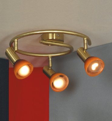 Люстра Lussole LSQ-4197-03 Leggero золото Люстра Lussole LSQ-4197-03 Leggero золотоПоворотные<br>Поворотная люстра Lussole LSQ-4197-03 оттенка «матовое золото» выполнена в безупречном стиле модерн: лаконичном и модном. У Вас появилась прекрасная возможность наполнить выбранное помещение ярким сиянием при минимальной занятости пространства. Аккуратный размер изделия позволит создать достойный поток сияния. Важным функциональным преимуществом люстры Lussole LSQ-4197-03 является наличие поворотных механизмов, что позволит по-разному обыгрывать распределение потоков излучения. Это выгодно для реализации различных дизайнерских задумок и практично. Воспользуйтесь преимуществами люстры Lussole LSQ-4197-03, чтобы и на Ваших просторах был воссоздан оптимальный поток ярких лучей.<br><br>Установка на натяжной потолок: Ограничено<br>S освещ. до, м2: 8<br>Крепление: Планка<br>Тип лампы: накаливания / энергосбережения / LED-светодиодная<br>Тип цоколя: E14<br>Количество ламп: 3<br>MAX мощность ламп, Вт: 40<br>Диаметр, мм мм: 420<br>Расстояние от стены, мм: 170<br>Оттенок (цвет): красный/оранжевый<br>Цвет арматуры: золотой