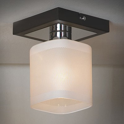 Светильник Lussole Lsl-9007-01 Светильник Lussole Lsl-9007-01Потолочные<br>Компания «Светодом» предлагает широкий ассортимент люстр от известных производителей. Представленные в нашем каталоге товары выполнены из современных материалов и обладают отличным качеством. Благодаря широкому ассортименту Вы сможете найти у нас люстру под любой интерьер. Мы предлагаем как классические варианты, так и современные модели, отличающиеся лаконичностью и простотой форм. Стильная люстра Lussole LSL-9007-01 станет украшением любого дома. Эта модель от известного производителя не оставит равнодушным ценителей красивых и оригинальных предметов интерьера. Люстра Lussole LSL-9007-01 обеспечит равномерное распределение света по всей комнате. При выборе обратите внимание на характеристики, позволяющие приобрести наиболее подходящую модель. Купить понравившуюся люстру по доступной цене Вы можете в интернет-магазине «Светодом».<br><br>Установка на натяжной потолок: Ограничено<br>S освещ. до, м2: 2<br>Крепление: Планка<br>Тип лампы: накаливания / энергосбережения / LED-светодиодная<br>Тип цоколя: E14<br>Количество ламп: 1<br>MAX мощность ламп, Вт: 40<br>Диаметр, мм мм: 100<br>Высота, мм: 170