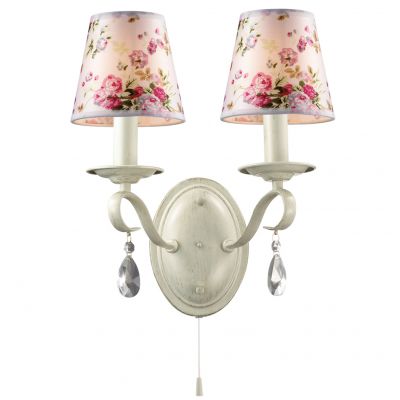 Светильник Odeon light 2533/2W Светильник Odeon light 2533/2WФлористика<br>Настенный светильник Odeon light 2533/2W станет прекрасным дополнением к световому освещению комнаты в стиле «флористика»! Округлые, «плавные» линии и «завитки» арматуры «нежного» белого оттенка «завершаются» двумя трапециевидными плафонами из текстиля с ярким цветочным принтом, создавая изящный, невероятно красивый образ. Хрустальные подвески придают конструкции уточенный и «благородный» вид. Светильник идеально «впишется» в спальню или гостиную, наполнив ее романтикой и гармонией. Чтобы интерьер выглядел «цельным» и совершенным, используйте в нем всю коллекцию Odeon light 2533, включая люстру и настольную лампу.<br><br>S освещ. до, м2: 5<br>Крепление: настенное<br>Тип лампы: накаливания / энергосбережения / LED-светодиодная<br>Тип цоколя: E14<br>Количество ламп: 2<br>Ширина, мм: 320<br>MAX мощность ламп, Вт: 40<br>Высота, мм: 340<br>Оттенок (цвет): белый<br>Цвет арматуры: белый