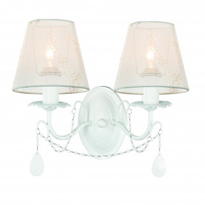 Светильник St luce SL132.501.02 Светильник St luce SL132.501.02Классические<br>Касаемо коллекции модели St luce SL132.501.02 хотелось бы отметить основные моменты: Люстры Tenera - это прекрасное украшение интерьера зала, холла, прихожей, спальни. Длинные хрустальные колье, грациозно свисающие с изящного основания, придают светильнику легкий романтичный облик. Металлические детали окрашены в белый цвет. Абажуры выполнены из полупрозрачной органзы, которая мягко пропускает свет ламп.<br><br>S освещ. до, м2: 5<br>Крепление: планка<br>Тип лампы: накаливания / энергосбережения / LED-светодиодная<br>Тип цоколя: E14<br>Количество ламп: 2<br>Ширина, мм: 340<br>MAX мощность ламп, Вт: 40<br>Длина, мм: 185<br>Расстояние от стены, мм: 185<br>Высота, мм: 300<br>Поверхность арматуры: матовая<br>Оттенок (цвет): разноцветный<br>Цвет арматуры: белый