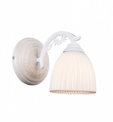 Светильник St luce SL151.501.01 Светильник St luce SL151.501.01Классические<br>Касаемо коллекции модели St luce SL151.501.01 хотелось бы отметить основные моменты: Классическая форма светильников Fiore гармонично передаёт традиции и вкусы классических канонов. Светильники подходят для освещения и оформления интерьера гостиных, спален, столовых в классическом стиле или стиле Гранж. Металлическое основание люстры окрашно в белый цвет и искусственно состарено. Стеклянные плафоны по краю вручную расписаны золотым узором.<br><br>Крепление: планка<br>Тип лампы: накаливания / энергосбережения / LED-светодиодная<br>Тип цоколя: E27<br>Количество ламп: 1<br>Ширина, мм: 190<br>MAX мощность ламп, Вт: 40<br>Расстояние от стены, мм: 230<br>Высота, мм: 190<br>Поверхность арматуры: матовая<br>Цвет арматуры: белый