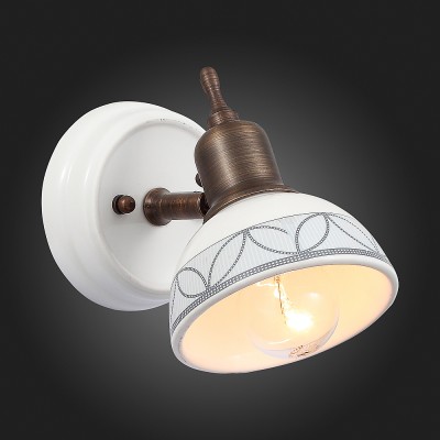 Светильник настенный бра St luce SL261.511.01 Светильник настенный бра St luce SL261.511.01Одиночные<br>Если Вы настроены купить светильник модели SL26151101, то обратите внимание: При создании интерьерного освещения особое внимание следует уделить художественному оформлению светильника – он должен стать гармоничным элементом и полноценным украшением выбранной дизайн-концепции. Модели коллекции Pittura сочетают практичность и потрясающе гармоничный облик, формируемый сочетанием металла цвета античной бронзы , оснований, окрашенных в белый цвет и нежных керамических плафонов. Плафоны с неповторимой ручной росписью превосходно освежают композицию, делают её утонченной, воздушной. Такой тандем цвета, форм и материалов соответствует стилистической концепции кантри, винтаж, классика и прочих. Светильники коллекции Pittura станут приятным акцентом интерьера, привнесут в него гармонию и домашний уют<br><br>S освещ. до, м2: 2<br>Тип лампы: Накаливания / энергосбережения / светодиодная<br>Тип цоколя: E14<br>Количество ламп: 1<br>Ширина, мм: 100<br>Расстояние от стены, мм: 200<br>Высота, мм: 150<br>MAX мощность ламп, Вт: 40