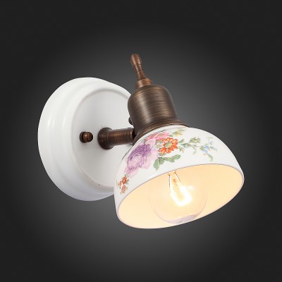 Светильник настенный бра St luce SL261.531.01 Светильник настенный бра St luce SL261.531.01Одиночные<br>Если Вы настроены купить светильник модели SL26153101, то обратите внимание: При создании интерьерного освещения особое внимание следует уделить художественному оформлению светильника – он должен стать гармоничным элементом и полноценным украшением выбранной дизайн-концепции. Модели коллекции Pittura сочетают практичность и потрясающе гармоничный облик, формируемый сочетанием металла цвета античной бронзы , оснований, окрашенных в белый цвет и нежных керамических плафонов. Плафоны с неповторимой ручной росписью превосходно освежают композицию, делают её утонченной, воздушной. Такой тандем цвета, форм и материалов соответствует стилистической концепции кантри, винтаж, классика и прочих. Светильники коллекции Pittura станут приятным акцентом интерьера, привнесут в него гармонию и домашний уют<br><br>Тип лампы: Накаливания / энергосбережения / светодиодная<br>Тип цоколя: E14<br>Количество ламп: 1<br>Ширина, мм: 100<br>MAX мощность ламп, Вт: 40<br>Расстояние от стены, мм: 200<br>Высота, мм: 150
