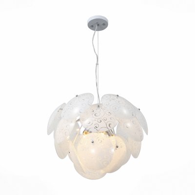 Светильник St Luce SL301.503.05 Светильник St Luce SL301.503.05Подвесные<br>Если Вы настроены купить светильник модели SL30150305, то обратите внимание: Будто полураскрывшийся цветок, чуть приподнявший свои лепестки навстречу солнцу,- так выглядит люстра коллекции Nelumbo. Белое металлическое основание служит надёжным фиксаторов для крупного стеклянного плафона того же цвета. Рельефность абажура создает эффект рассеянного света, а матовое покрытие лепестков приглушает яркость лампы накаливания и создает уютную и комфортную атмосферу в доме. Светильники Nelumbo могут стать центральной композицией в интерьере городской квартиры , добавят помпезности и роскоши загородному жилью.<br><br>Установка на натяжной потолок: Да<br>S освещ. до, м2: 15<br>Тип лампы: Накаливания / энергосбережения / светодиодная<br>Тип цоколя: E27<br>Количество ламп: 5<br>MAX мощность ламп, Вт: 60<br>Диаметр, мм мм: 550<br>Высота, мм: 350 - 1200