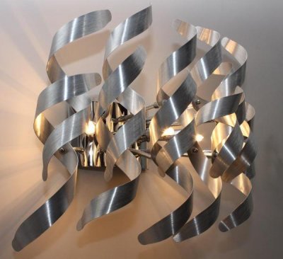 Светильник St luce SL450.101.05 Светильник St luce SL450.101.05Хай-тек<br>Касаемо коллекции модели St luce SL450.101.05 хотелось бы отметить основные моменты: Завивающиеся металлические пластины цвета хром или алюминий, из которых собраны эти крупные дизайнерские люстры и бра, прекрасно отражают и рассеивают свет, делая светильники Scorppio акцентом современного интерьера в стиле постмодерн, лофт или хай-тек. Галогеновые лампы, спрятанные среди сверкающих хромированных завитков, обеспечат хорошее освещение зала, холла, кабинета.<br><br>S освещ. до, м2: 13<br>Крепление: планка<br>Тип лампы: галогенная / LED-светодиодная<br>Тип цоколя: G9<br>Количество ламп: 5<br>Ширина, мм: 400<br>MAX мощность ламп, Вт: 40<br>Длина, мм: 230<br>Расстояние от стены, мм: 230<br>Высота, мм: 300<br>Поверхность арматуры: глянцевая<br>Оттенок (цвет): никель<br>Цвет арматуры: серый