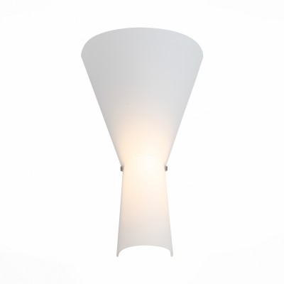 Светильник настенный St luce SL508.521.01 Светильник настенный St luce SL508.521.01Современные<br>Ванная комната - это помещение с повышенной температурой и влажностью, поэтому специалисты рекомендуют устанавливать там влагозащитные светильники и быть уверенными в том, что они прослужат долго и безопасно. Данная практика стала повсеместной у европейских пользователей. Светильники для ванных комнат коллекции Pasticca имеют степень влагозащиты IP44. Плафон выполнен из белого матового стекла и окантовки из прозрачного стекла.<br><br>Цветовая t, К: 4000<br>Тип лампы: LED<br>Тип цоколя: LED<br>Цвет арматуры: белый<br>Количество ламп: 1<br>Ширина, мм: 245<br>Расстояние от стены, мм: 120<br>Высота, мм: 420<br>MAX мощность ламп, Вт: 8
