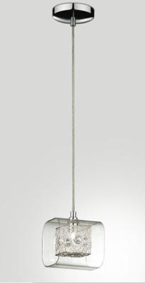 Светильник подвесной St luce SL602.103.01 Светильник подвесной St luce SL602.103.01Архив<br>Оригинальный подвесной светильник St luce SL602.103.01 сочетает в себе все достоинства, присущие стилю «хай-тек»: «строгую», геометрическую форму, современный галогенный источник света, «металлический» оттенок, отсутствие дополнительных декоративных элементов. «Изюминка» этой модели заключается в наличии плафона, выполненного из хрусталя. Лучи, попадая на его грани, преломляются и создают неповторимое, «искрящееся» освещение. Наиболее оптимально светильник будет функционировать в качестве дополнительной подсветки небольшой по площади зоны. Дополнят и сделают более «цельной» общую «линию» стиля настенные бра из этой же серии.<br><br>Тип лампы: галогенная / LED-светодиодная<br>Тип цоколя: G9<br>Количество ламп: 1<br>Ширина, мм: 140<br>MAX мощность ламп, Вт: 40<br>Длина, мм: 120<br>Высота, мм: 1980<br>Оттенок (цвет): хром, прозрачное стекло, хрусталь<br>Цвет арматуры: серебристый