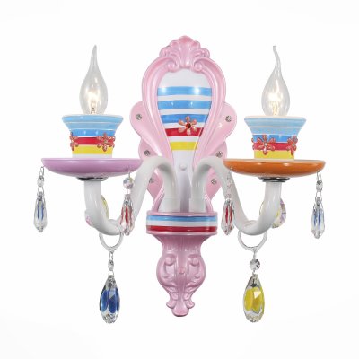 SL673.781.02 Бра ST Luce Разноцветный/Разноцветный E14 2*40W SL673.781.02 Бра ST Luce Разноцветный/Разноцветный E14 2*40WОжидается<br>Если Вы настроены купить светильник модели SL67378102, то обратите внимание: Оригинальная коллекция подвесных люстр Ornato – это гармоничное сочетание несочетаемого. Классические формы металлического основания украшены яркими веселыми узорами с этническими нотками и разноцветными подвесками из декоративного стекла. Голубой, сиреневый, желтый, зеленый, красный – сочные, насыщенные оттенки словно намекают на то, что не стоит быть слишком серьезным. Даже к такому важному элементу интерьера, как люстра, можно подойти с юмором, не изменяя хорошему вкусу. Коллекция уместна в любом современном интерьере, но особенно выигрышно будет смотреться в детских комнатах, дополняя позитивную и счастливую атмосферу.<br>