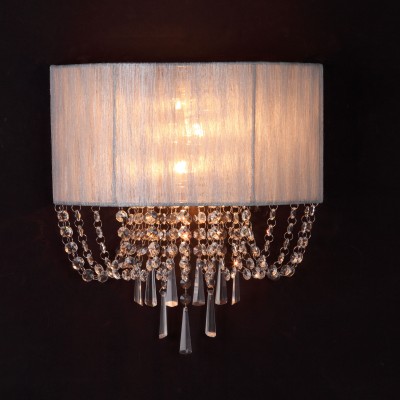 Светильник бра St luce SL892.101.03 Светильник бра St luce SL892.101.03Хрустальные<br>Касаемо коллекции модели St luce SL892.101.03 хотелось бы отметить основные моменты: Люстры серии Representa отличает высокое качество, утончонная роскошь и благородные линии дизайна. Они идеально впишутся в интерьер респектабельной гостиной, рабочего кабинета, спальной комнаты, внеся в обустройство нотку элегантной старины. В светильнике эффектно сочетается мягкость абажура из органзы и блеск гирлянд из хрустальных бусин. Основания люстр выполнены из металла с покрытием хром. Абажур представлен в трех цветах.<br><br>S освещ. до, м2: 8<br>Крепление: планка<br>Тип лампы: накаливания / энергосбережения / LED-светодиодная<br>Тип цоколя: E14<br>Количество ламп: 3<br>Ширина, мм: 350<br>MAX мощность ламп, Вт: 40<br>Длина, мм: 200<br>Расстояние от стены, мм: 200<br>Высота, мм: 400<br>Поверхность арматуры: глянцевая<br>Оттенок (цвет): серебристный<br>Цвет арматуры: серебристый