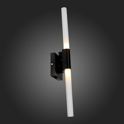 SL947.401.02 Бра ST Luce SL947.401.02 Бра ST LuceХай-тек<br>Необычные модели коллекции Bastoni сложно назвать просто осветительными приборами, они больше напоминают концептуальные модели диковинного футуристического устройства. Радиально расположенные лучи металлического основания и крепящиеся к ним плафоны могут вращаться , изменяя своё положение в пространстве- это нетривиальная конструкционная находка для оптимальной функциональности и эффективности люстры. Акриловые плафоны мягко рассеивают свет от LED источников.<br><br>Тип лампы: галогенная/LED<br>Тип цоколя: G9<br>Количество ламп: 2<br>Ширина, мм: 100<br>MAX мощность ламп, Вт: 40<br>Расстояние от стены, мм: 60<br>Высота, мм: 600<br>Цвет арматуры: черный