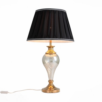 Настольная лампа St luce SL965.224.01 Настольная лампа St luce SL965.224.01Современные<br>Модели коллекции Vezzo украсят интерьер спальни, гостиной или коридора. Металлическая ножка основания цвета бронзы или глянцевого золота обрамлена декоративным стеклом и украшена тканевым абажуром бежевого, кофейного или черного цвета. Эти светильники- идеальное решение для интерьеров, оформленных в стиле модерн, классика или арт деко.<br><br>Тип лампы: Накаливания / энергосбережения / светодиодная<br>Тип цоколя: E27<br>Цвет арматуры: золотой<br>Количество ламп: 1<br>Диаметр, мм мм: 420<br>Высота, мм: 720<br>MAX мощность ламп, Вт: 60