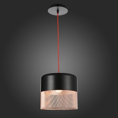 Светильник подвесной St luce SL976.403.01 Светильник подвесной St luce SL976.403.01Одиночные<br>Если Вы настроены купить светильник модели SL97640301, то обратите внимание: Коллекция светильников Tondatto – это свежий взгляд для оформления уютного домашнего интерьера. Эти люстры можно было бы назвать классическими, если учитывать только форму и пропорции. Неожиданный черный матовый цвет, занимающий всю верхнюю часть плафона, добавляет гламурности коллекции, а изящная паутинка из медных нитей на матовом белом металле издалека кажется теплым вязаным чехлом, так уместным в узком семейном кругу. Лампа накаливания, которая предусмотрена в этой коллекции в качестве источника света, только добавляет душевности и без того умиротворённой атмосфере.<br><br>S освещ. до, м2: 3<br>Крепление: на планку<br>Тип лампы: накаливания / энергосбережения / LED-светодиодная<br>Тип цоколя: E27<br>Количество ламп: 1<br>MAX мощность ламп, Вт: 60<br>Диаметр, мм мм: 215<br>Длина цепи/провода, мм: 1100<br>Высота, мм: 275<br>Поверхность арматуры: матовая<br>Оттенок (цвет): Черный, медь<br>Цвет арматуры: черный