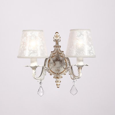 Citilux CL424321 Светильник настенный бра Citilux CL424321 Светильник настенный браКлассические<br><br><br>S освещ. до, м2: 5<br>Тип лампы: накаливания / энергосбережения / LED-светодиодная<br>Тип цоколя: E14<br>Количество ламп: 2<br>MAX мощность ламп, Вт: 40<br>Размеры: Высота 32см, Ширина 36см, Глубина 23см<br>Поверхность арматуры: глянцевый, рельефный<br>Цвет арматуры: белый с золотым