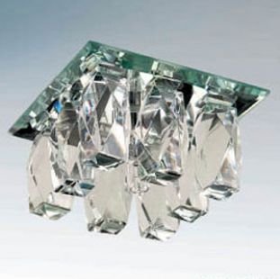 Lightstar PILONE 4560 Светильник Lightstar PILONE 4560 СветильникХрустальные<br>Встраиваемые светильники – популярное осветительное оборудование, которое можно использовать в качестве основного источника или в дополнение к люстре. Они позволяют создать нужную атмосферу атмосферу и привнести в интерьер уют и комфорт. Интернет-магазин «Светодом» предлагает стильный встраиваемый светильник Lightstar 4560. Данная модель достаточно универсальна, поэтому подойдет практически под любой интерьер. Перед покупкой не забудьте ознакомиться с техническими параметрами, чтобы узнать тип цоколя, площадь освещения и другие важные характеристики. Приобрести встраиваемый светильник Lightstar 4560 в нашем онлайн-магазине Вы можете либо с помощью «Корзины», либо по контактным номерам. Мы доставляем заказы по Москве, Екатеринбургу и остальным российским городам.<br><br>Тип лампы: галогенная/LED<br>Тип цоколя: MR16 / G5,3 / GU10<br>Количество ламп: 1<br>MAX мощность ламп, Вт: 35<br>Размеры: Диаметр врезного отверстия<br>Цвет арматуры: серебристый