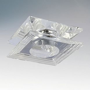 Lightstar FLOP 6640 Светильник Lightstar FLOP 6640 СветильникКвадратные<br>Встраиваемые светильники – популярное осветительное оборудование, которое можно использовать в качестве основного источника или в дополнение к люстре. Они позволяют создать нужную атмосферу атмосферу и привнести в интерьер уют и комфорт. Интернет-магазин «Светодом» предлагает стильный встраиваемый светильник Lightstar 6640. Данная модель достаточно универсальна, поэтому подойдет практически под любой интерьер. Перед покупкой не забудьте ознакомиться с техническими параметрами, чтобы узнать тип цоколя, площадь освещения и другие важные характеристики. Приобрести встраиваемый светильник Lightstar 6640 в нашем онлайн-магазине Вы можете либо с помощью «Корзины», либо по контактным номерам. Мы развозим заказы по Москве, Екатеринбургу и остальным российским городам.<br><br>Тип цоколя: G9<br>Количество ламп: 1<br>MAX мощность ламп, Вт: 40W<br>Размеры: H 35 W 100x100 Диаметр врезного отверстия 55 Высота встраиваемой части 25<br>Оттенок (цвет): прозрачный<br>Цвет арматуры: серебристый
