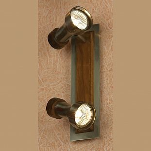 Светильник Lussole LSL-7101-02 Светильник Lussole LSL-7101-02Двойные<br>Светильники-споты – это оригинальные изделия с современным дизайном. Они позволяют не ограничивать свою фантазию при выборе освещения для интерьера. Такие модели обеспечивают достаточно качественный свет. Благодаря компактным размерам Вы можете использовать несколько спотов для одного помещения. Интернет-магазин «Светодом» предлагает необычный светильник-спот Lussole LSL-7101-02 по привлекательной цене. Эта модель станет отличным дополнением к люстре, выполненной в том же стиле. Перед оформлением заказа изучите характеристики изделия. Купить светильник-спот Lussole LSL-7101-02 в нашем онлайн-магазине Вы можете либо с помощью формы на сайте, либо по указанным выше телефонам. Обратите внимание, что у нас склады не только в Москве и Екатеринбурге, но и других городах России.<br><br>S освещ. до, м2: 6<br>Тип лампы: галогенная / LED-светодиодная<br>Тип цоколя: Gu10<br>Количество ламп: 2<br>Ширина, мм: 120<br>MAX мощность ламп, Вт: 50<br>Расстояние от стены, мм: 140<br>Высота, мм: 250