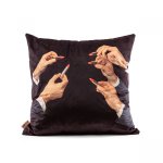 Подушка Lipstick Black