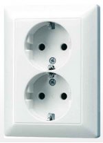 JUNG CD 500/CD plus бежевый Розетка 2-ая, 2 полюса+заземление (5022U)