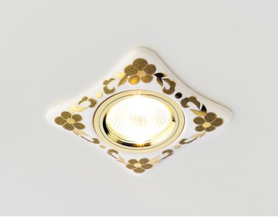 Точечный светильник Ambrella с узором D2065 W/GD