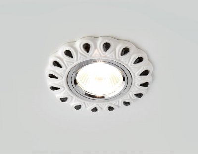 

Точечный светильник Ambrella с узором D5540 W/BK