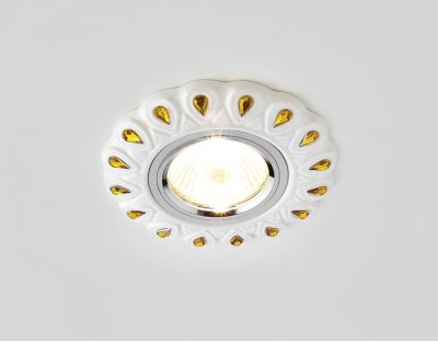 

Точечный светильник Ambrella с узором D5540 W/YL