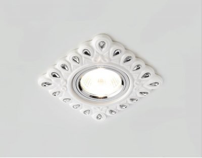 

Точечный светильник Ambrella с узором D5550 W/CL