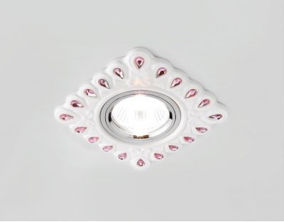 

Точечный светильник Ambrella с узором D5550 W/PI