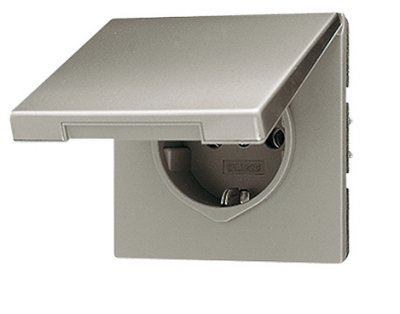 JUNG LS 990 Edelstahl Розетка с/з с защитными шторками с крышкой (ES2520KLKI) JUNG LS 990 Edelstahl Розетка с/з с защитными шторками с крышкой (ES2520KLKI)