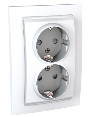 Розетка 2-ая с/з с защитными шторками винт. зажим, литая MGU23.067.18D