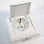WESSEN 59 Белый Розетка с/з с крышкой с защитными шторками IP44 в сборе с рамкой (RS16-152B-18)