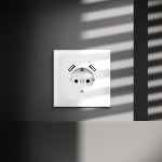 Накладка для розетки с заземлением и защитными шторками, с USB A+A, S70 (белый матовый)