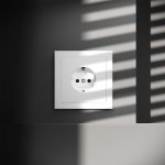 Розетка встраиваемая VOLTUM S70 с заземлением и защитными шторками, 16А, (белый матовый) (VLS040202)