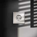 Розетка встраиваемая VOLTUM S70 с заземлением и защитными шторками, 16А, (кашемир) (VLS040203)