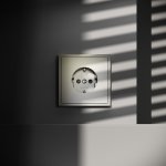 Розетка встраиваемая VOLTUM S70 с заземлением и защитными шторками, 16А, (шелк) (VLS040204)