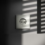 Розетка встраиваемая VOLTUM S70 с заземлением и защитными шторками, 16А, (сталь) (VLS040205)