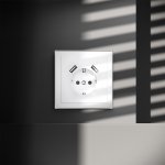 Розетка встраиваемая VOLTUM S70 с заземлением и защитными шторками, 16А, с USB, A+A, (белый глянцевый) (VLS040401)