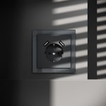 Розетка встраиваемая VOLTUM S70 с заземлением и защитными шторками, 16А, с USB, A+A, (графит) (VLS040407)