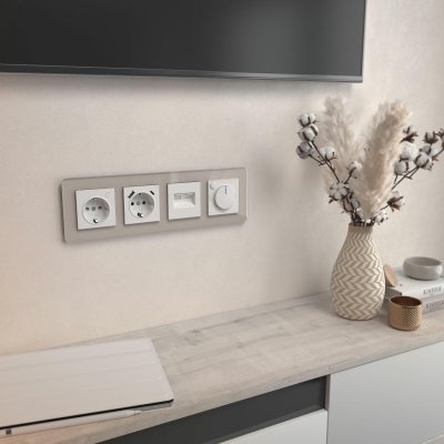 Рамка из стекла на 4 поста Elite дымчатый W0042417 Рамка из стекла на 4 поста Elite дымчатый W0042417