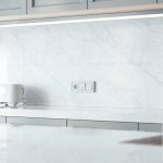 Выключатель одноклавишный проходной с подсветкой (белый) W1112101