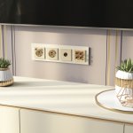 Розетка с заземлением и шторками (шампань рифленый) W1171110