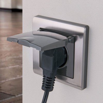 Розетка влагозащ. с зазем. с защит. крышкой и шторками (глянцевый никель) W1171202