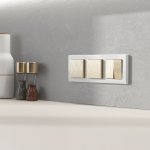 Розетка влагозащ. с зазем. с защит. крышкой и шторками N (шампань рифленый) W1171210