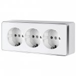 Розетка тройная с заземлением и шторками Gallant белая W5073101